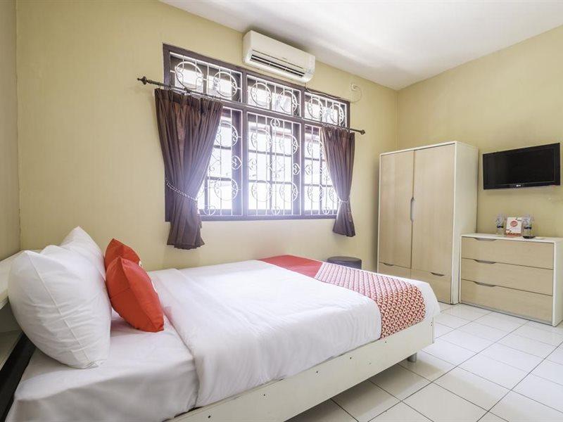 OYO 1568 Stasiun KA Cirebon Residence Exterior foto
