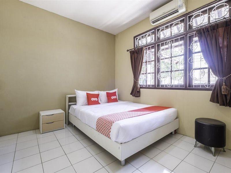 OYO 1568 Stasiun KA Cirebon Residence Exterior foto
