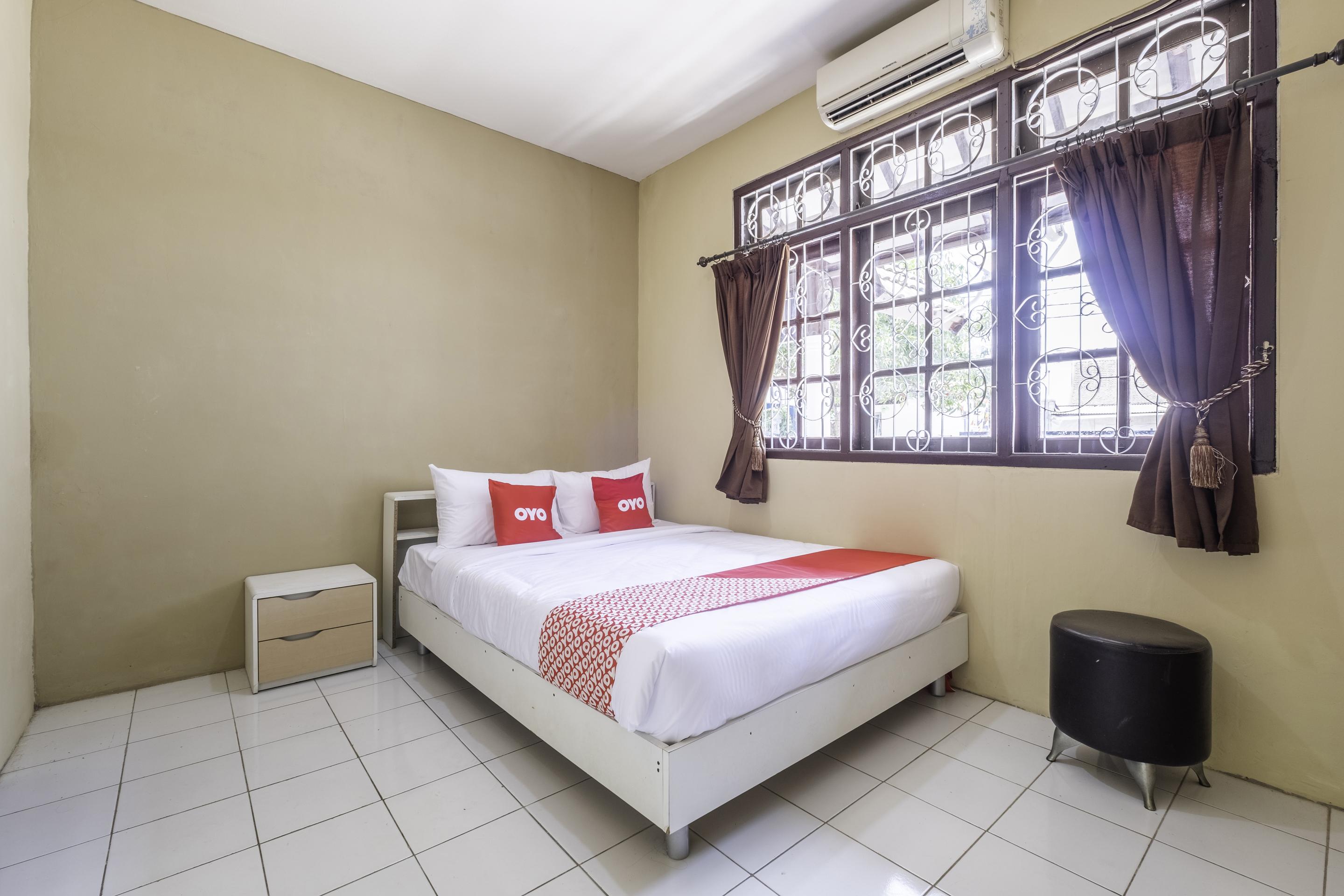 OYO 1568 Stasiun KA Cirebon Residence Exterior foto