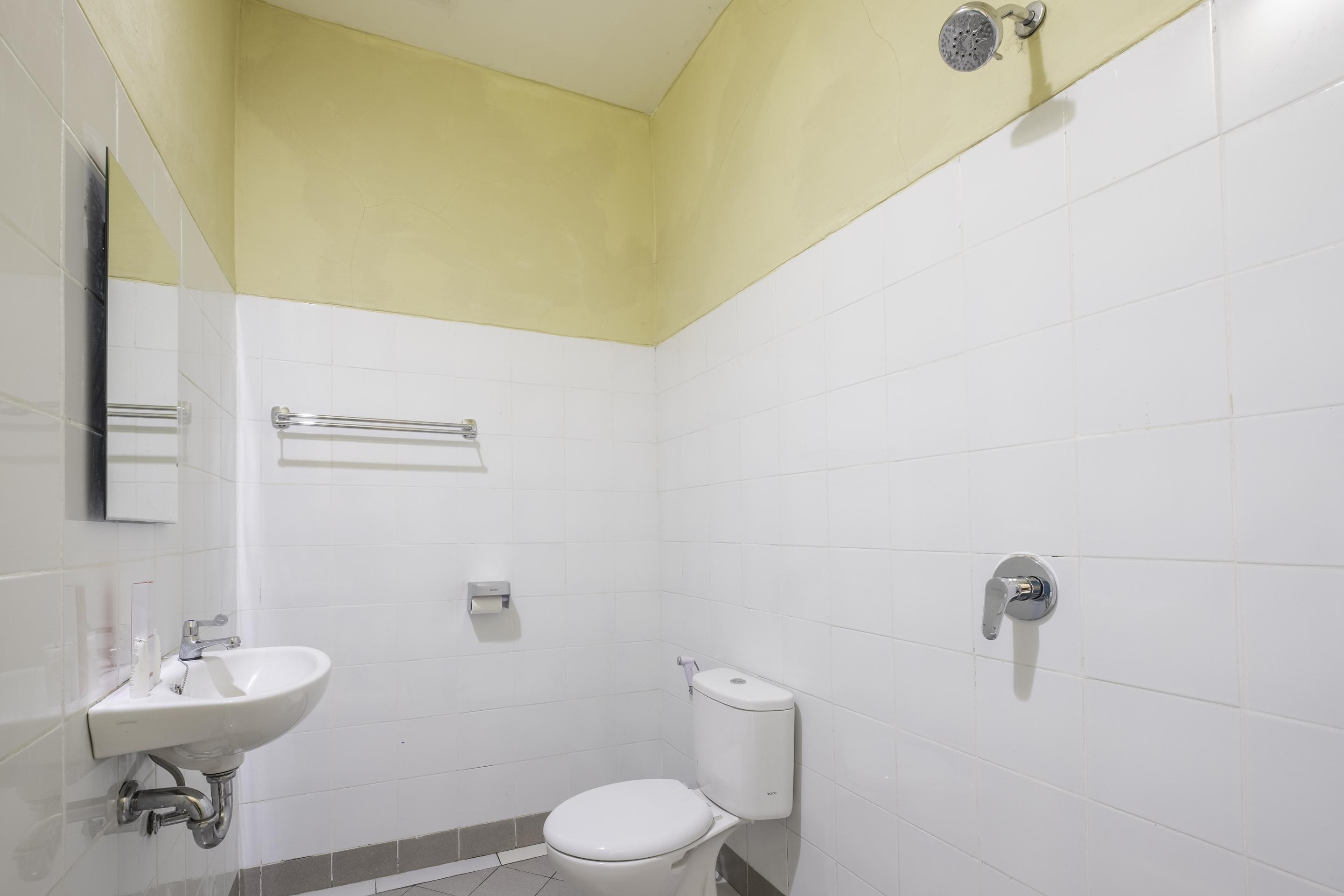 OYO 1568 Stasiun KA Cirebon Residence Exterior foto