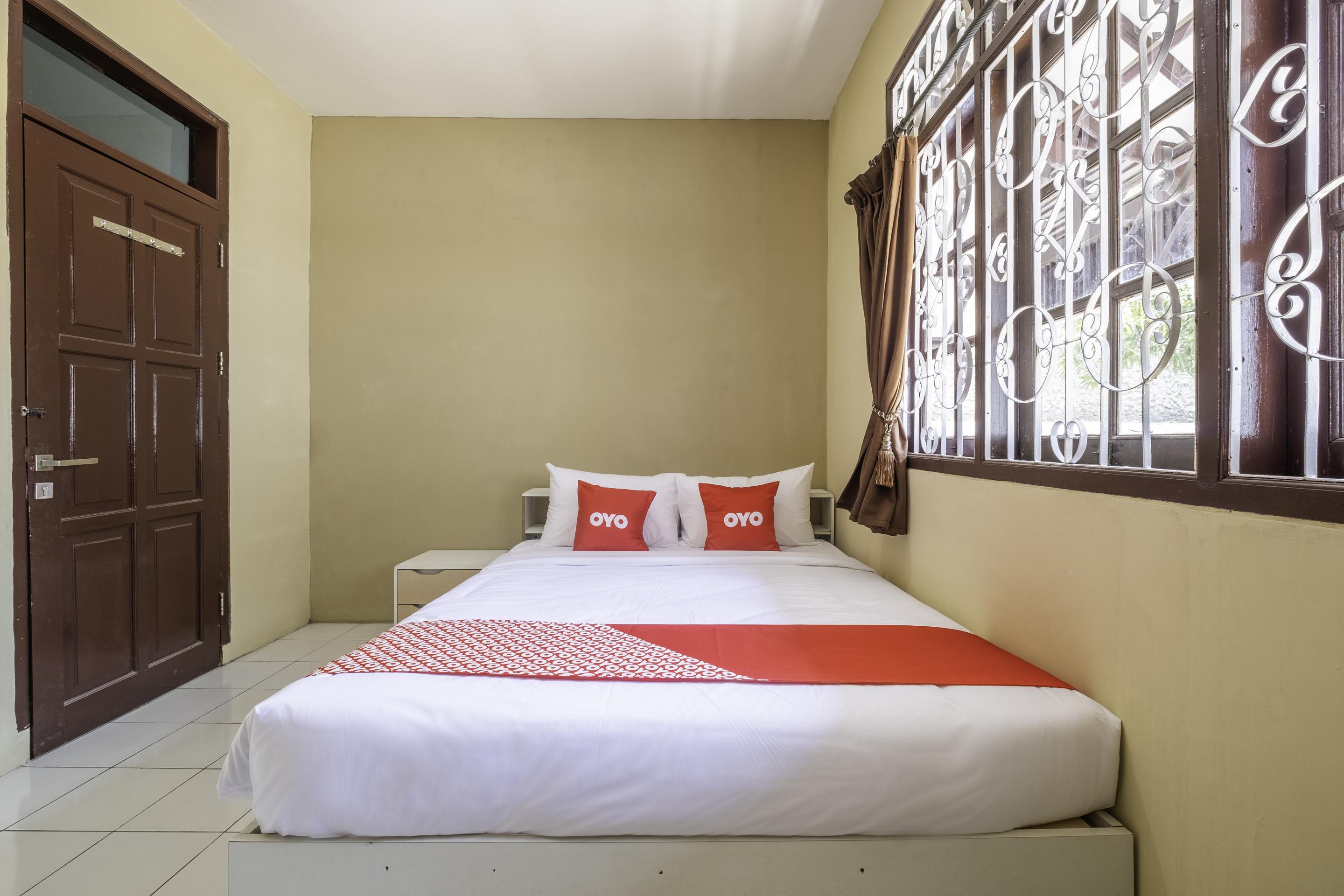 OYO 1568 Stasiun KA Cirebon Residence Exterior foto