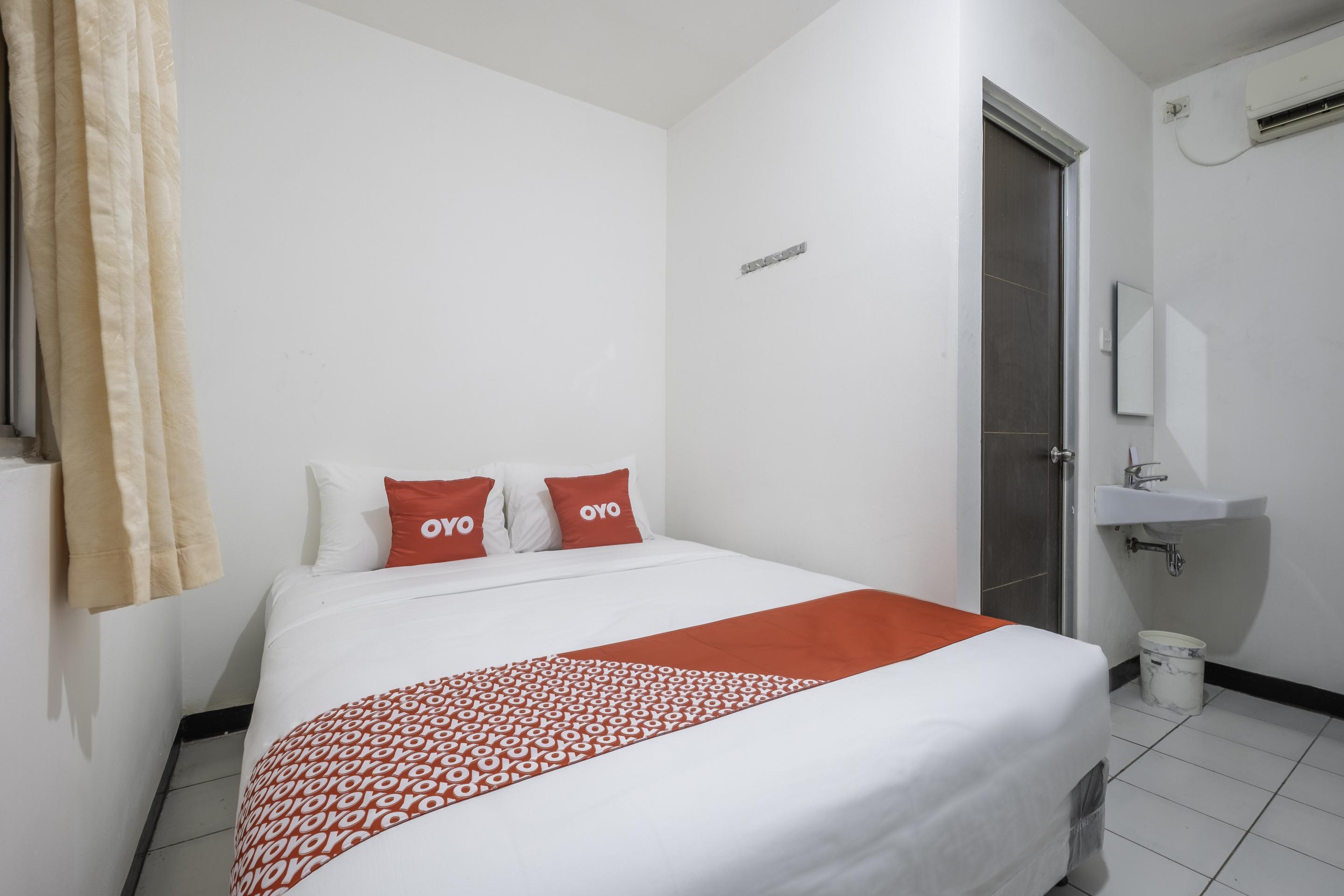 OYO 1568 Stasiun KA Cirebon Residence Exterior foto