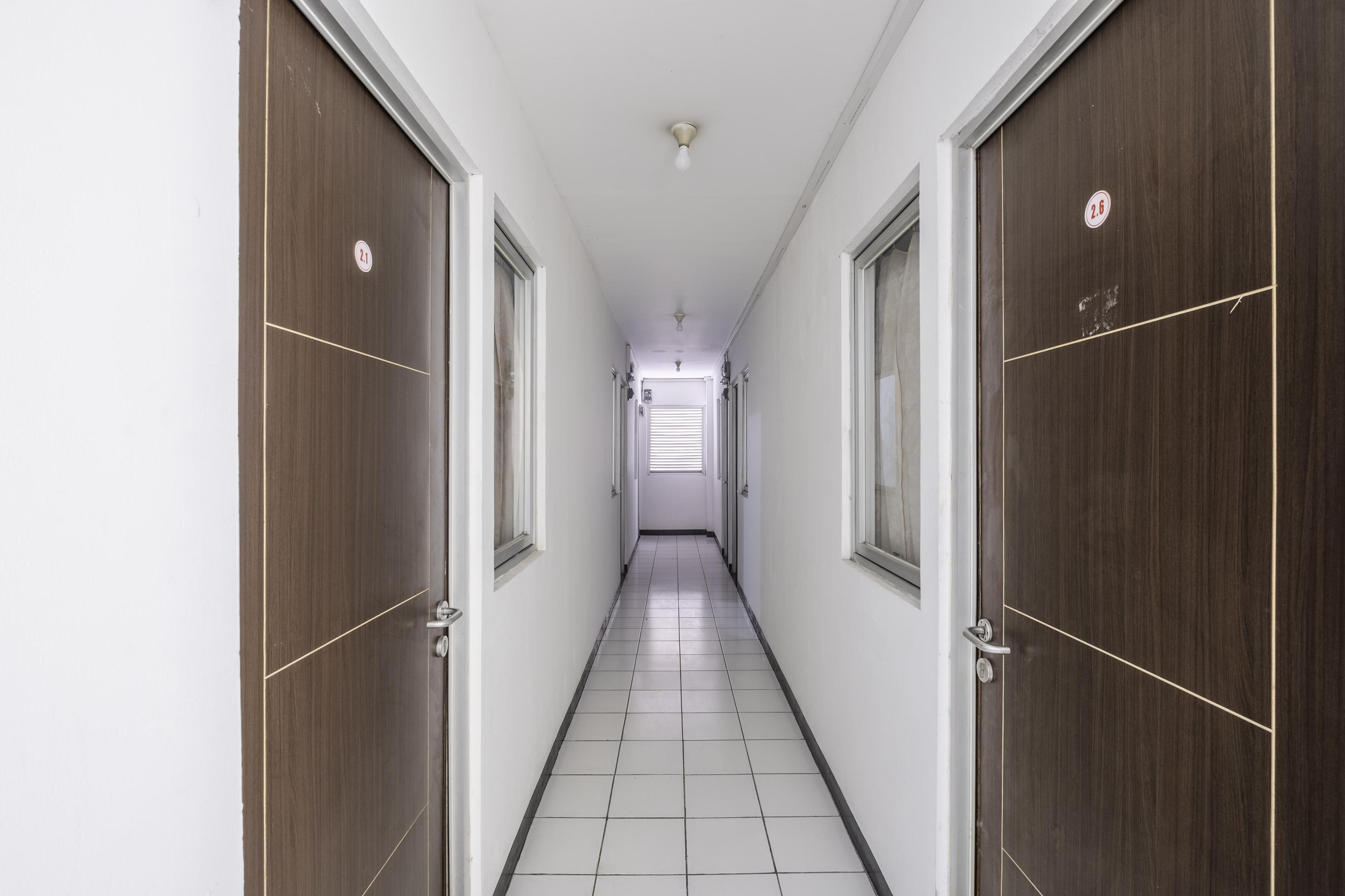 OYO 1568 Stasiun KA Cirebon Residence Exterior foto