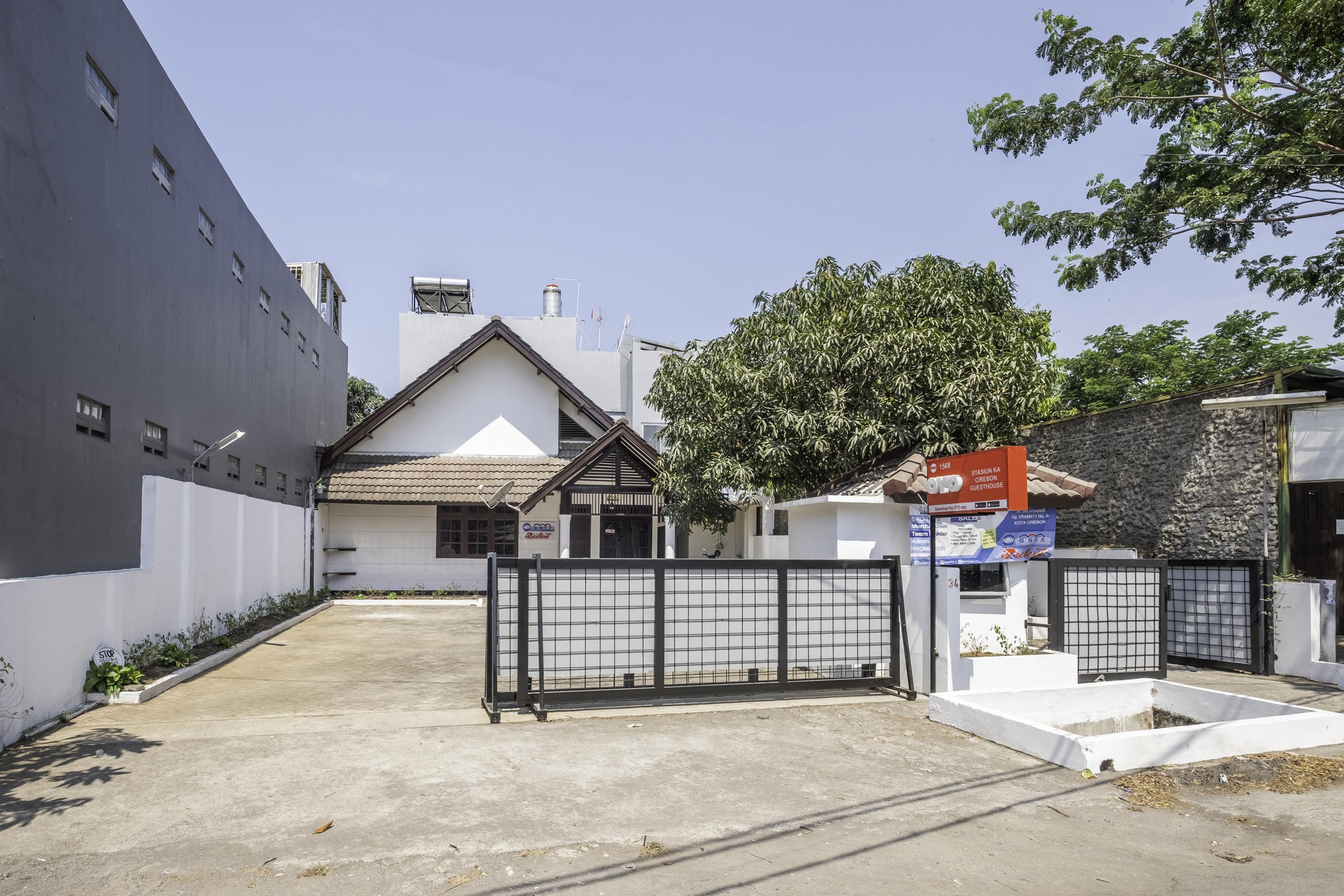 OYO 1568 Stasiun KA Cirebon Residence Exterior foto