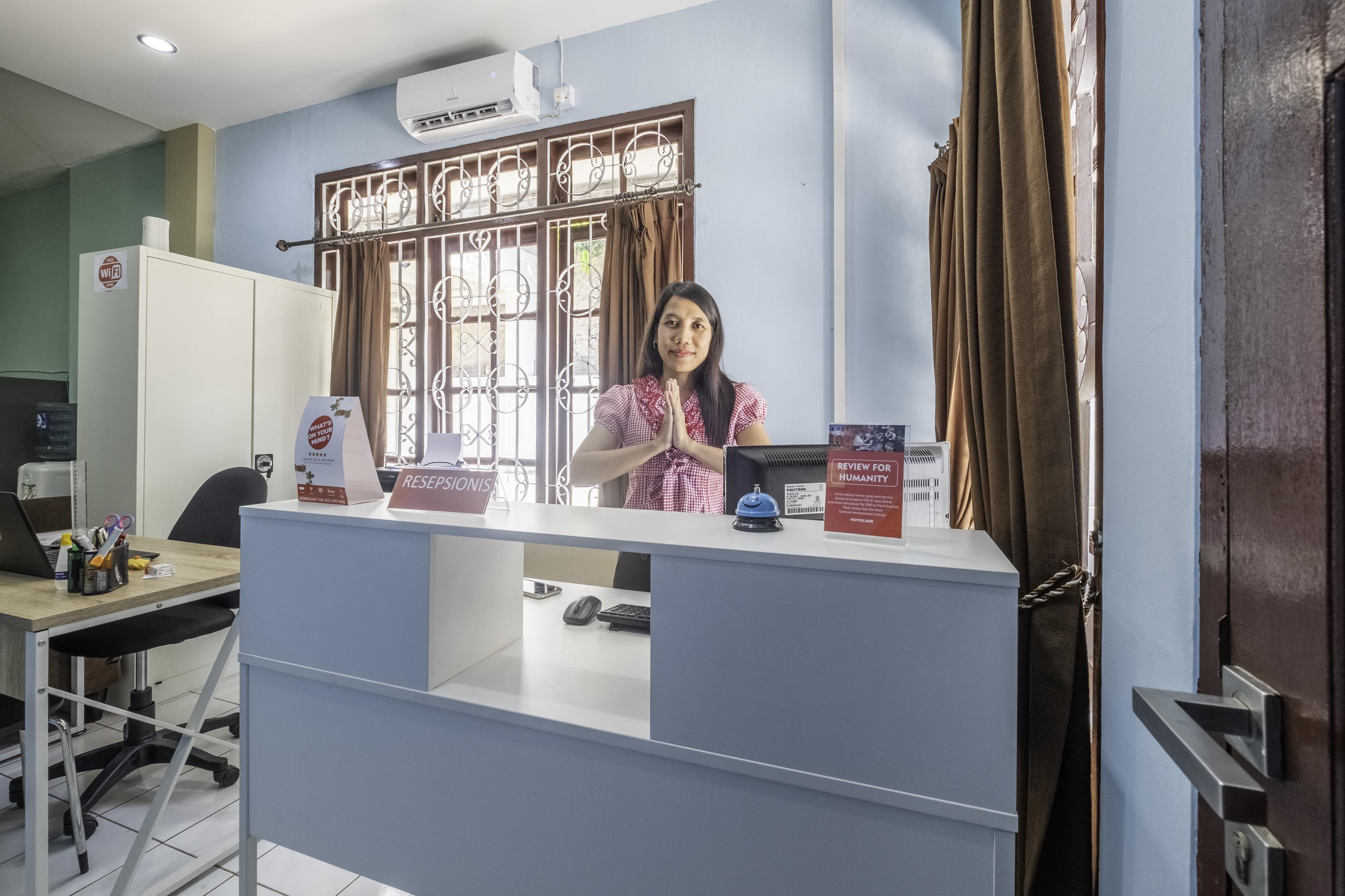 OYO 1568 Stasiun KA Cirebon Residence Exterior foto