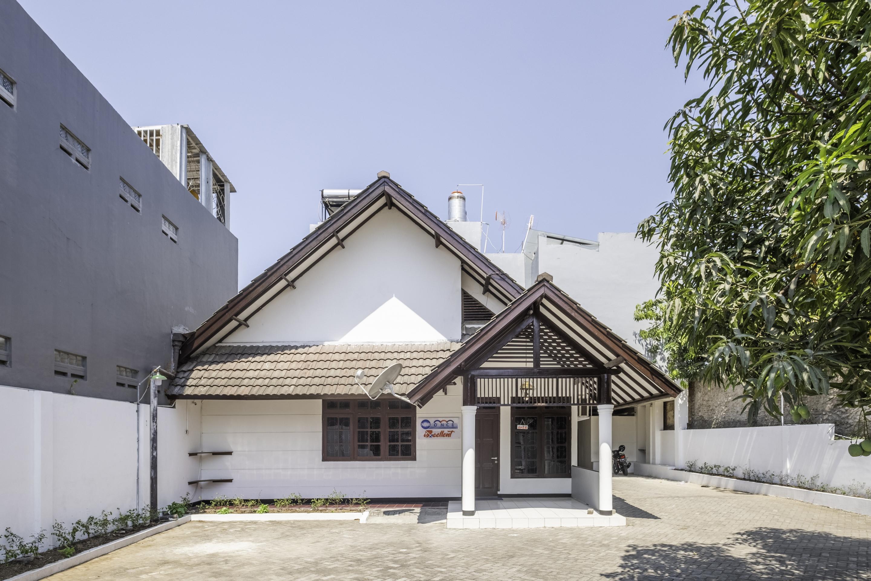 OYO 1568 Stasiun KA Cirebon Residence Exterior foto